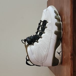 Nike Air Jordan IX 9 Statue Sz 8